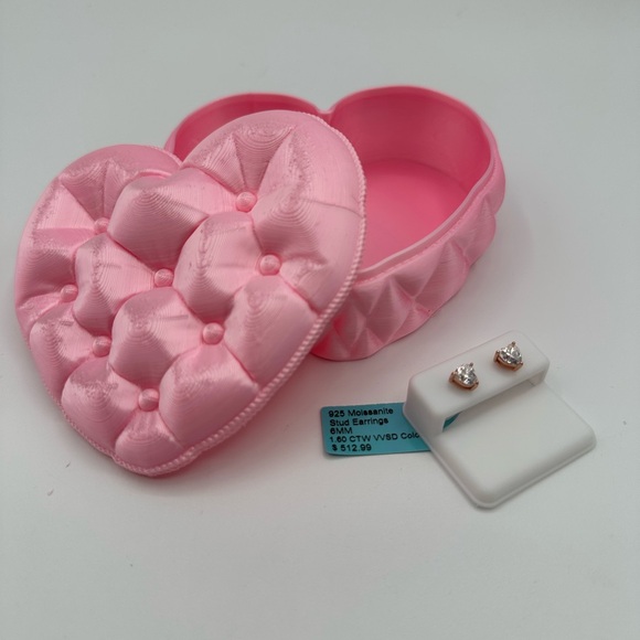 Pink Heart-Shaped 3D Printed Jewelry Box with Moissonite Earrings - Picture 2 of 8
